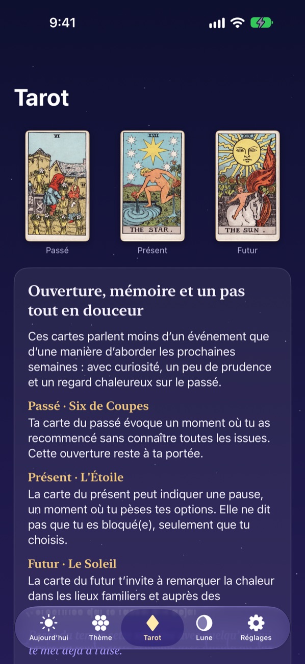 Un tirage de tarot à trois cartes avec les illustrations classiques de 1909