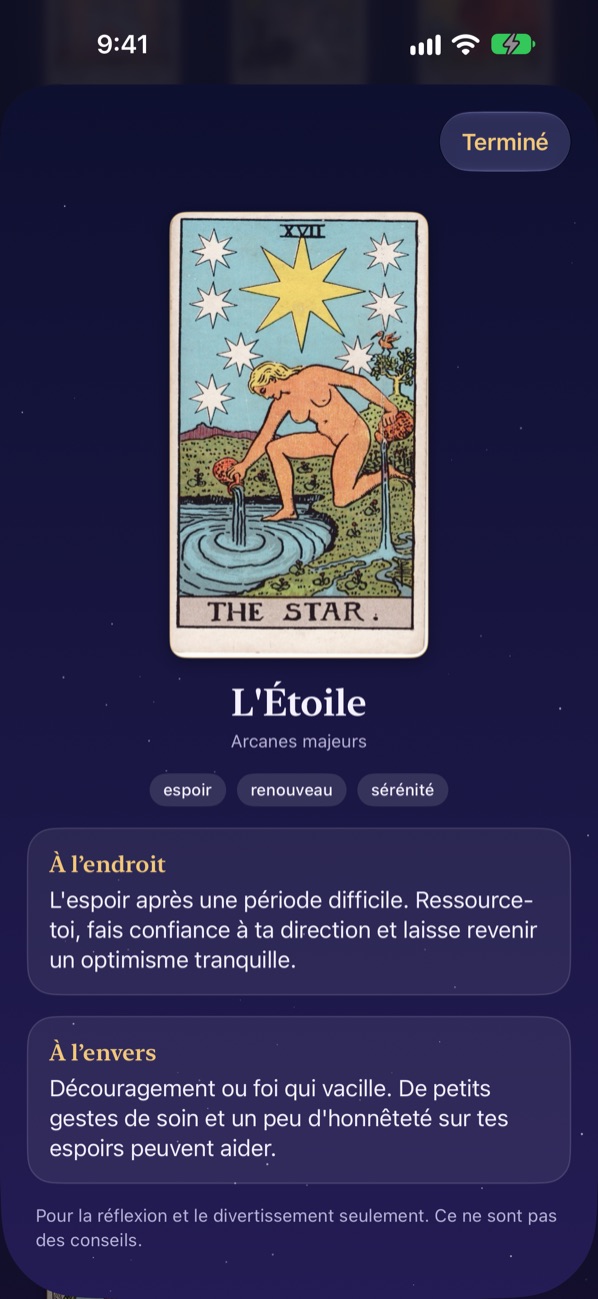 La page d’une carte de tarot avec ses mots-clés et son sens à l’endroit et à l’envers